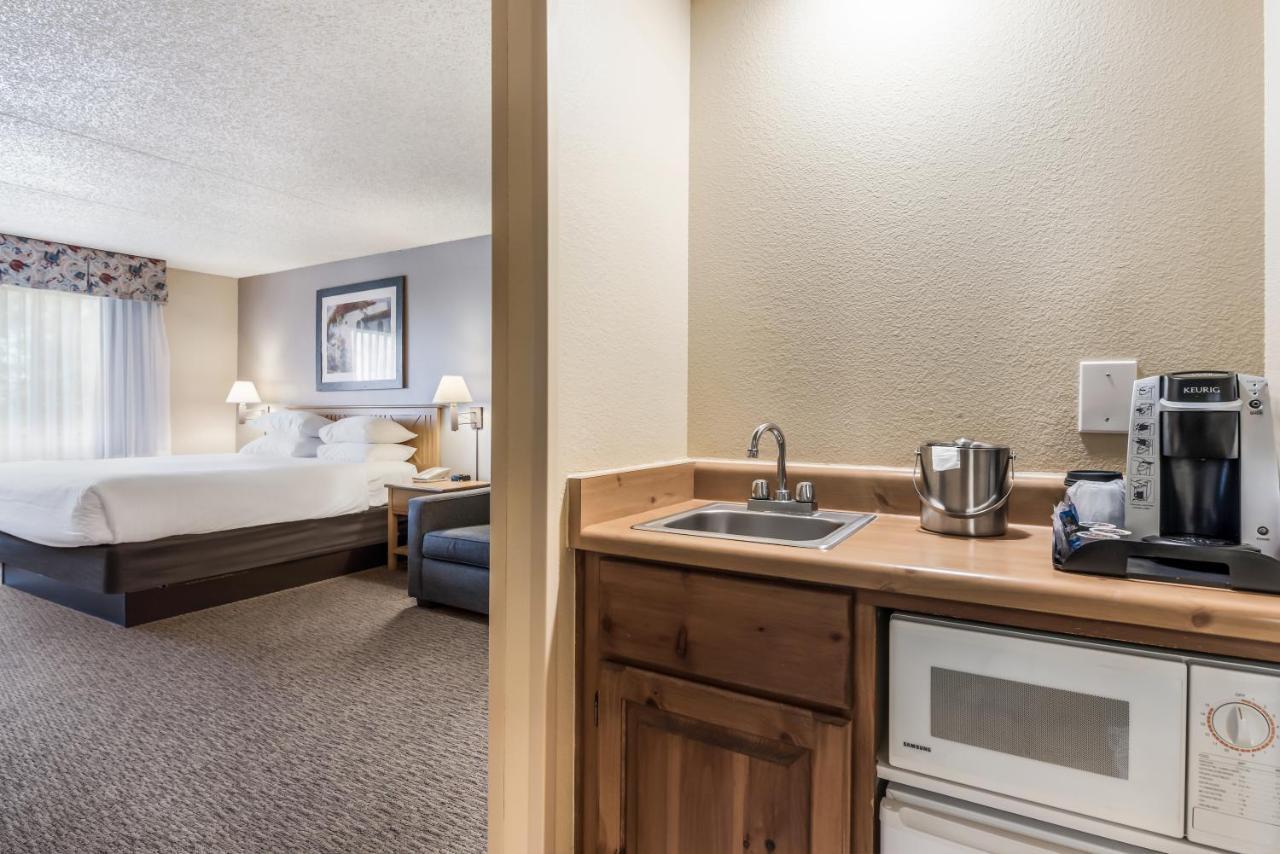 Red Lion Inn & Suites Goodyear Exterior photo