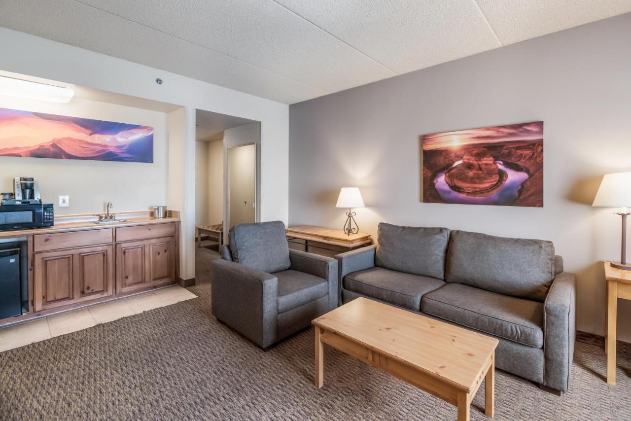 Red Lion Inn & Suites Goodyear Exterior photo