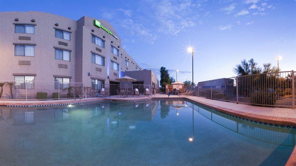 Red Lion Inn & Suites Goodyear Exterior photo