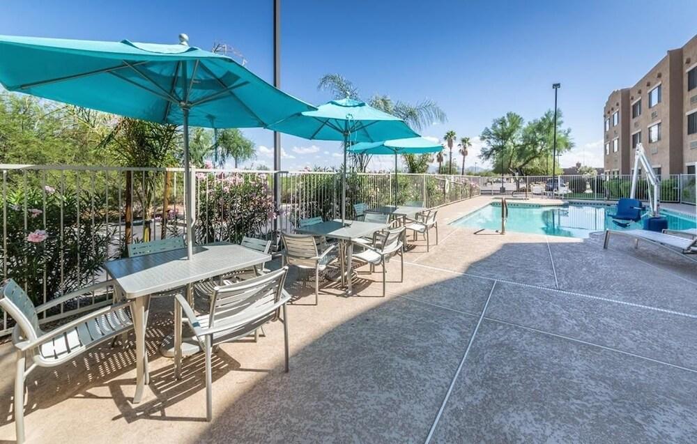 Red Lion Inn & Suites Goodyear Exterior photo