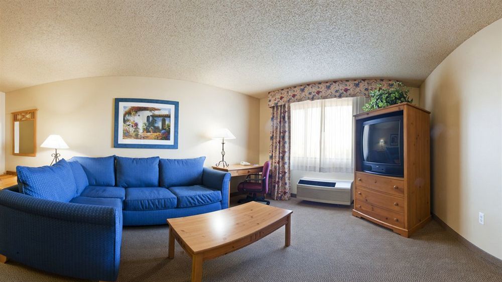 Red Lion Inn & Suites Goodyear Exterior photo