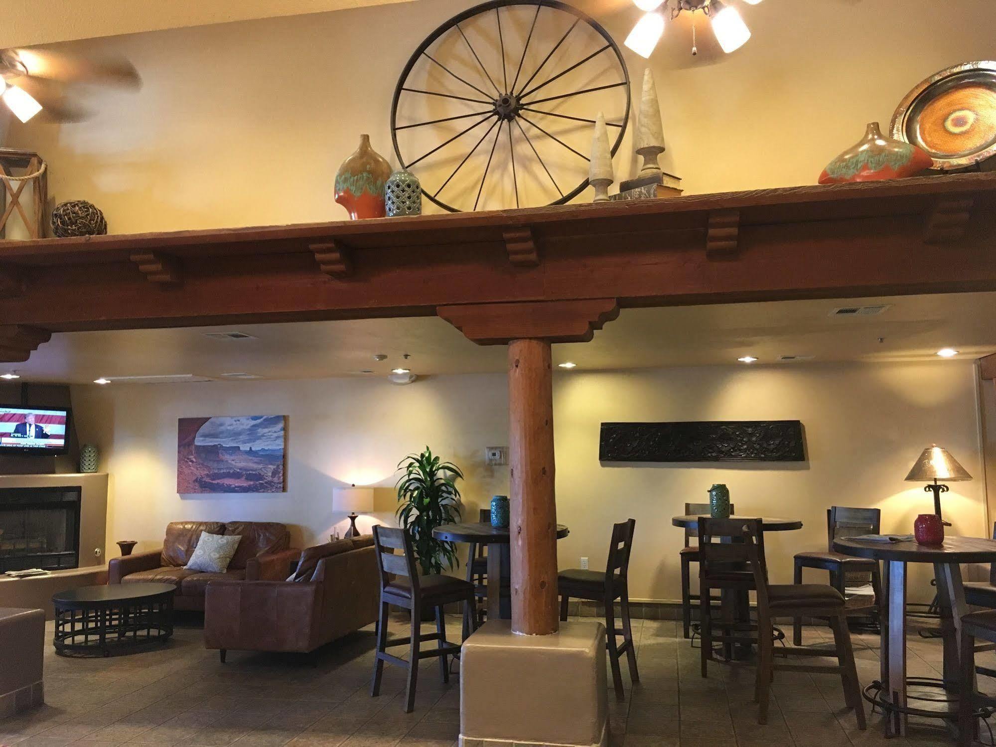 Red Lion Inn & Suites Goodyear Exterior photo