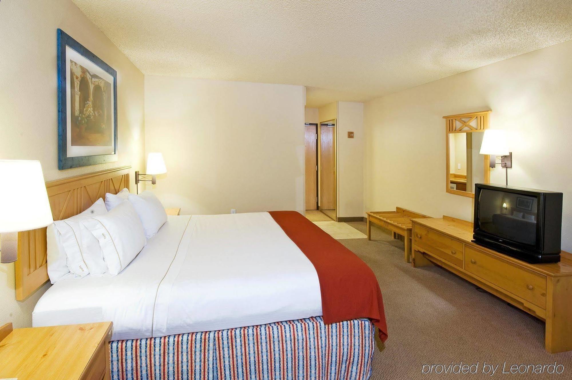 Red Lion Inn & Suites Goodyear Exterior photo